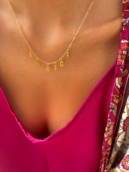 Collana in acciaio con letterine pendenti