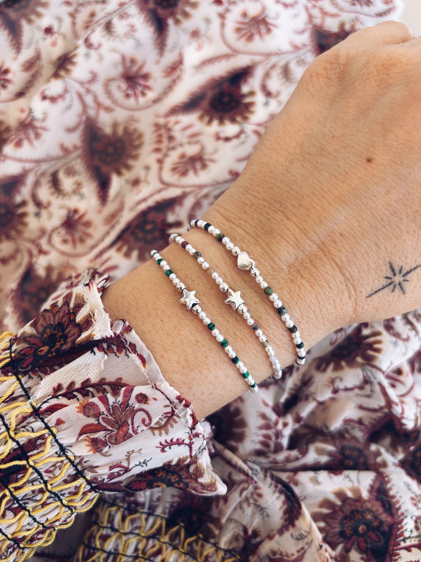 Bracciali con micro perline e pietre dure