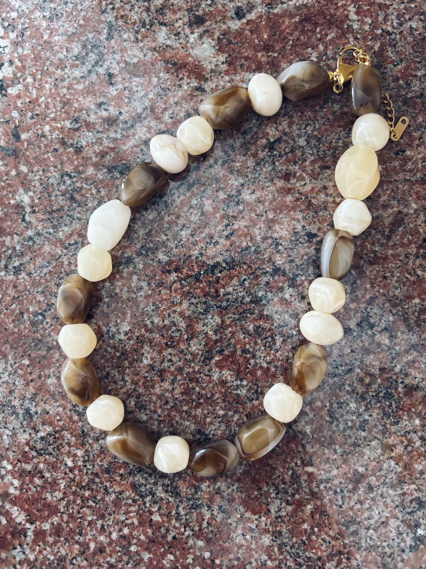 Collana in resina colorata