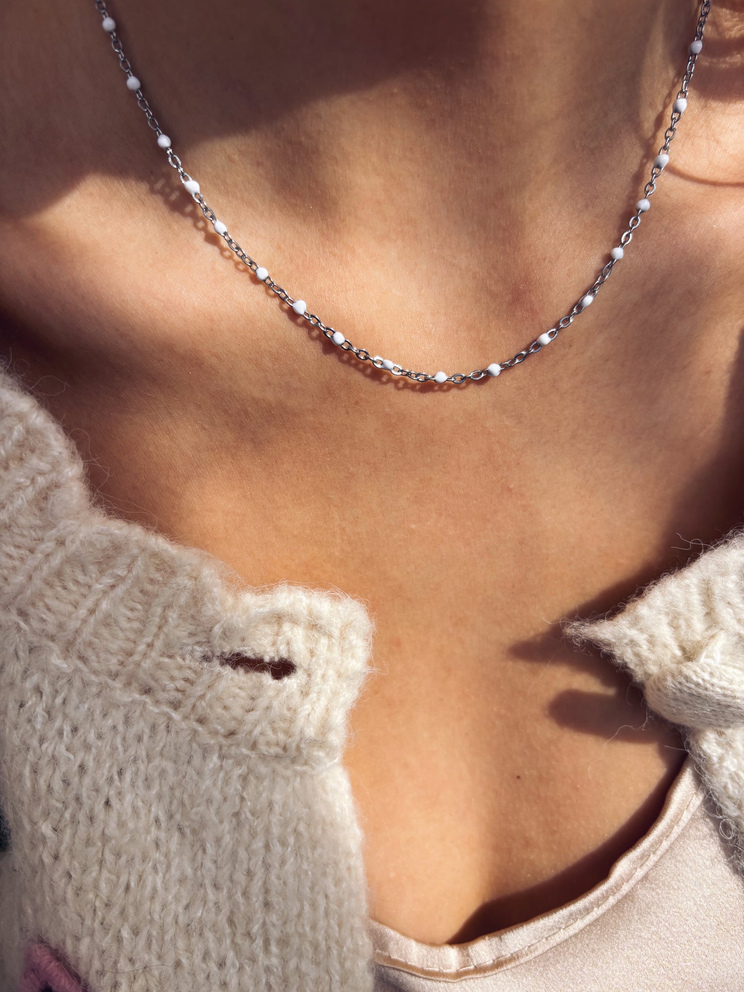 Collana in acciaio con dadini smaltati