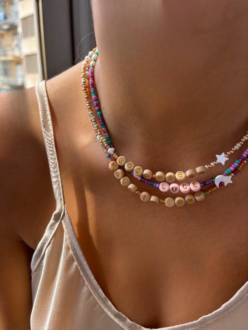 Collane con perline rocailles e letterine colorate - Fall Edition
