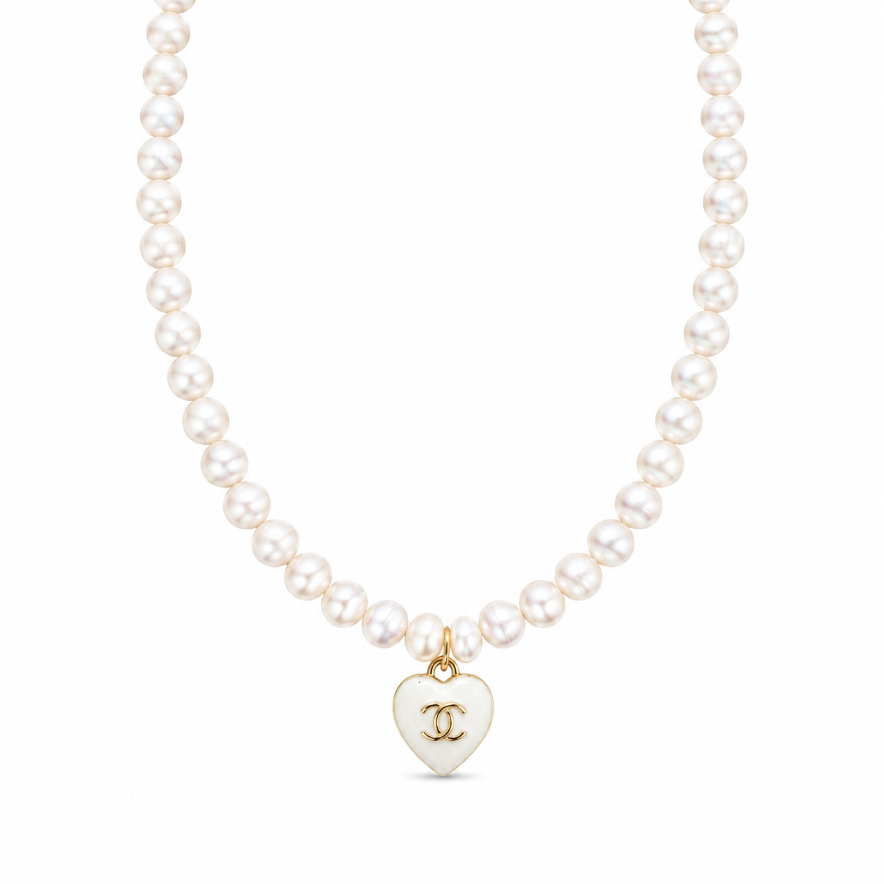 Collana con charm e perle di fiume