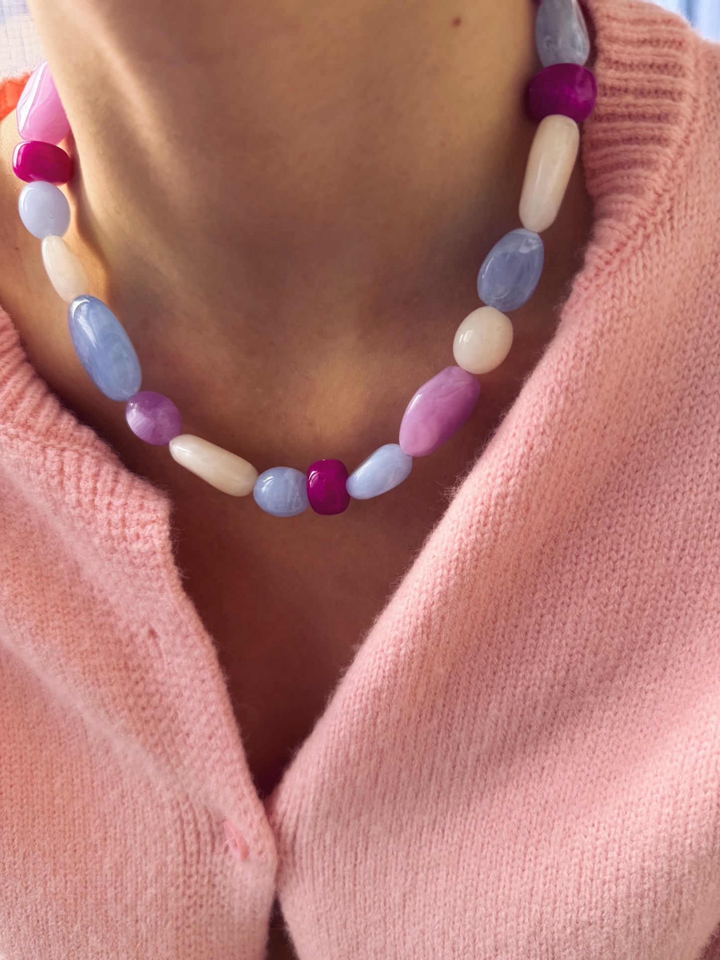 Collana in resina colorata