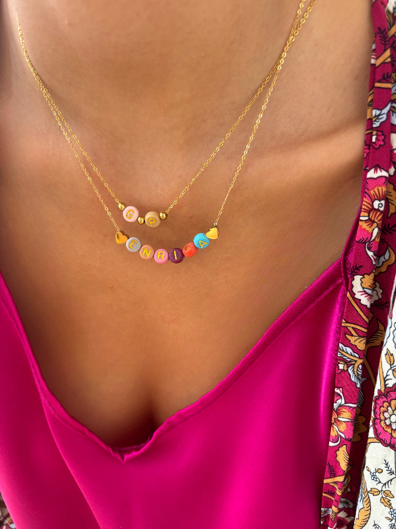 Collana in acciaio con letterine in resina