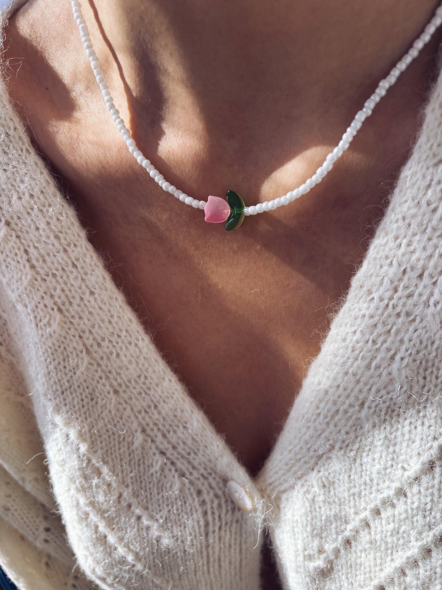 Collana con perline rocailles e tulipano in vetro