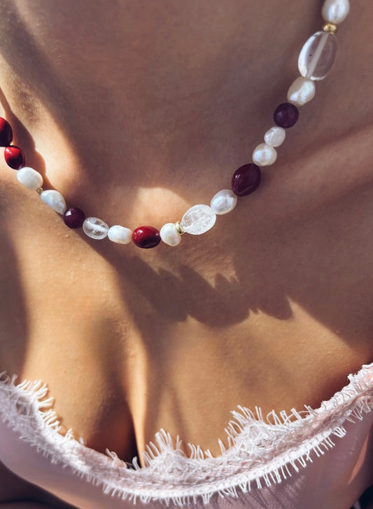 Giulia - Collana perle e sassolini di granato