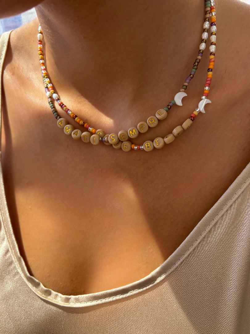 Collane con perline rocailles e letterine colorate - Fall Edition