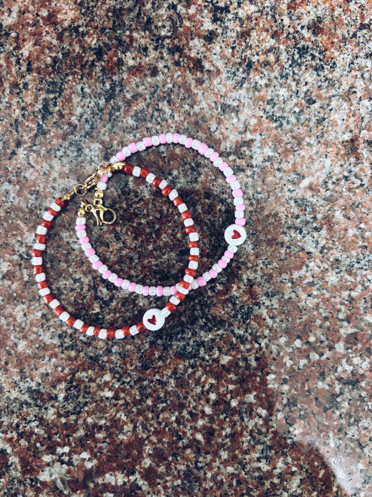 Bracciali con perline in vetro e cuore centrale