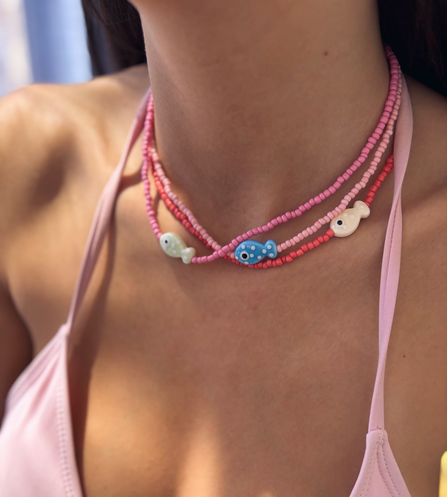 Collana con perline in vetro e pesce in ceramica