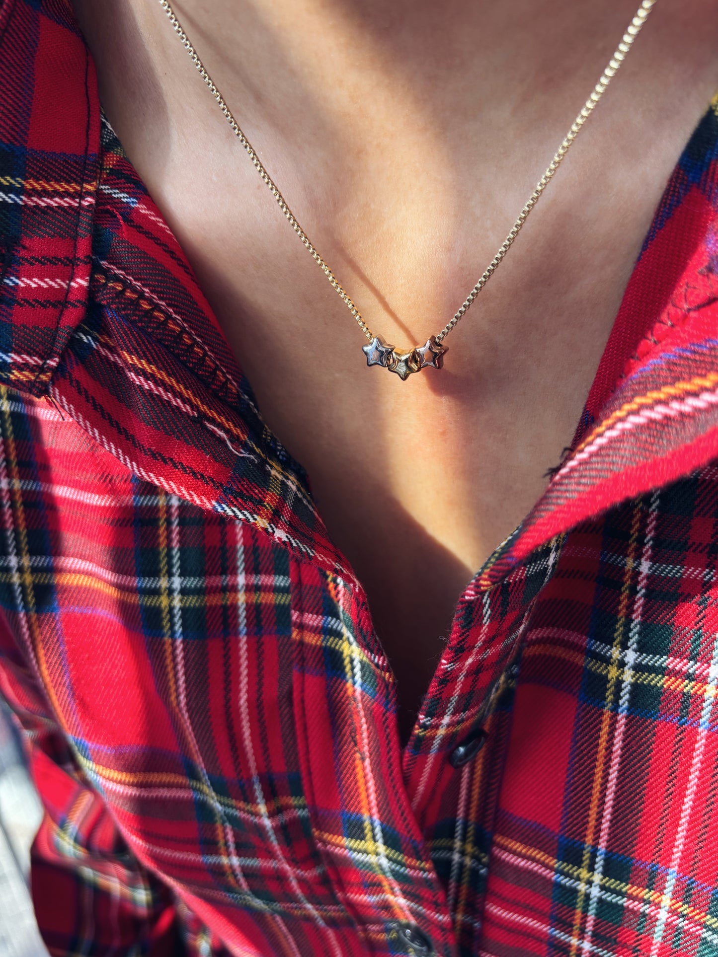 Collana in acciaio con stelline in tre colori