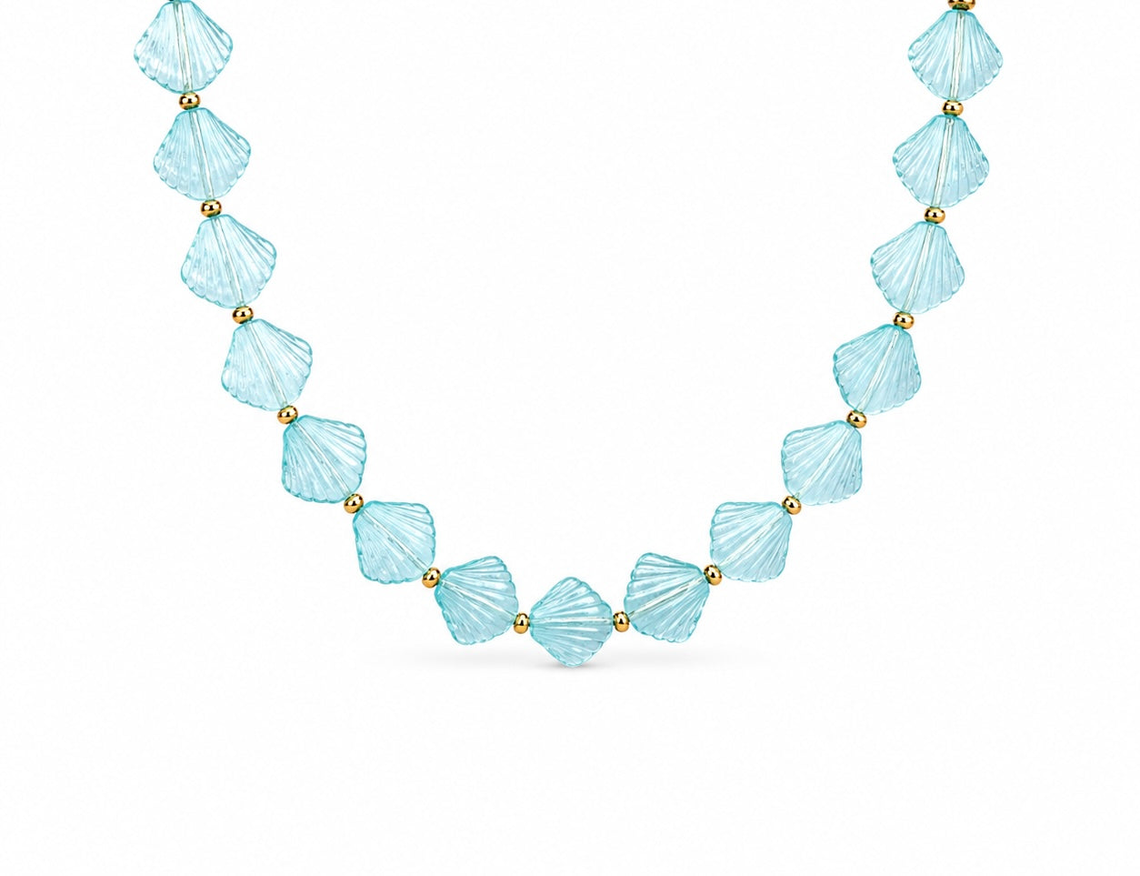 Collana con conchiglie colorate in resina