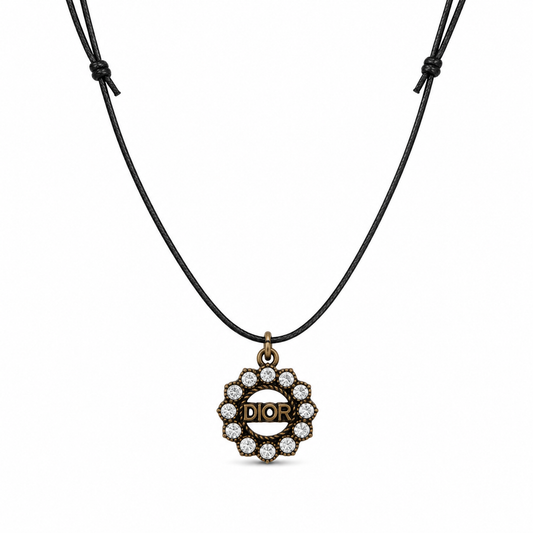 Collana con charm e cordino in cotone cerato