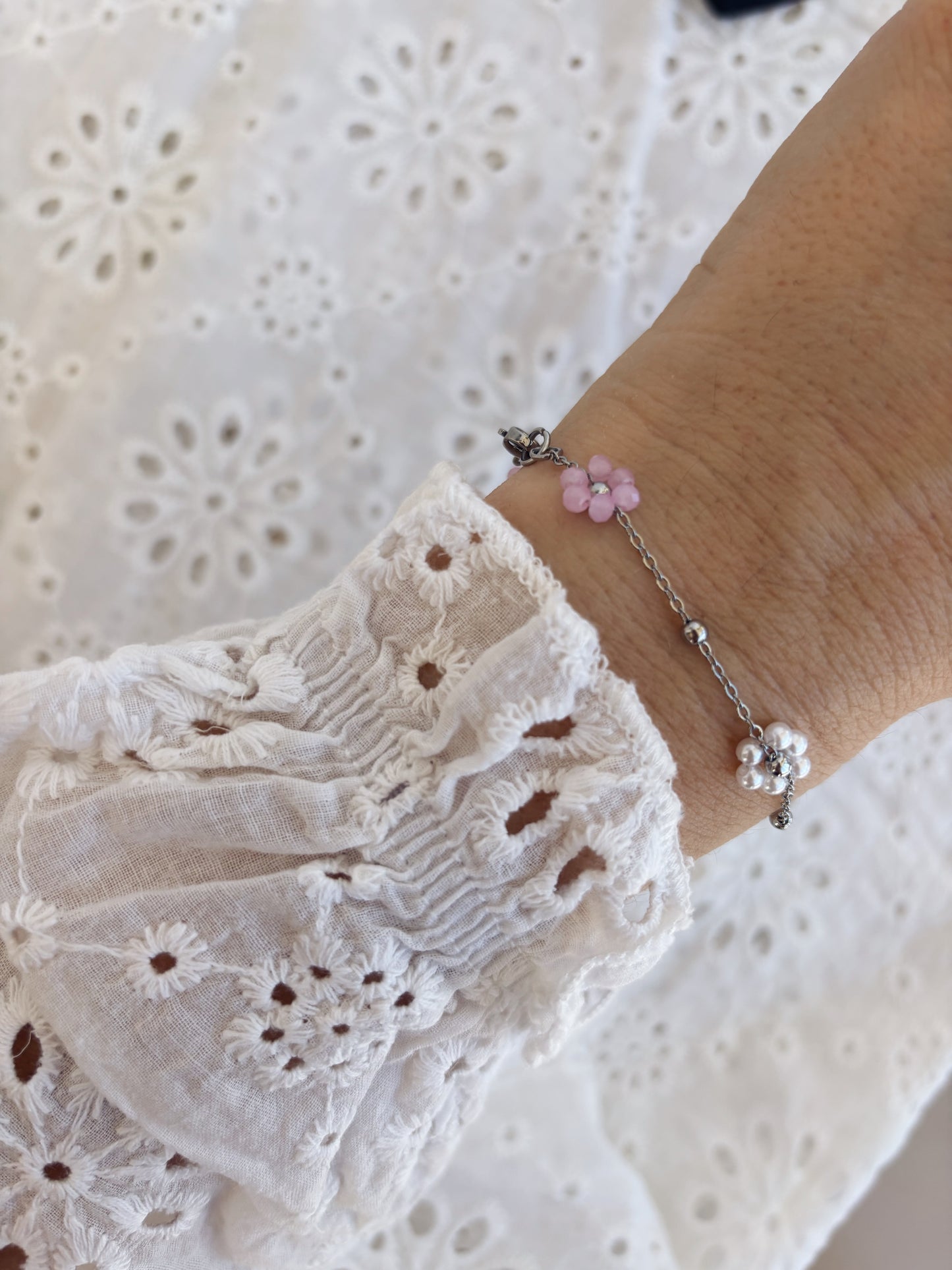 Bracciale in acciaio con margherite con perline