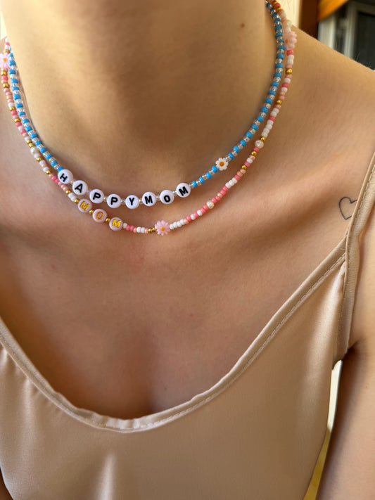 Collana con perline in vetro e letterine