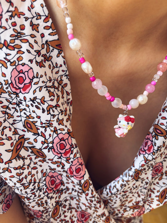 Collana con perline in vetro e ciondolo Kitty