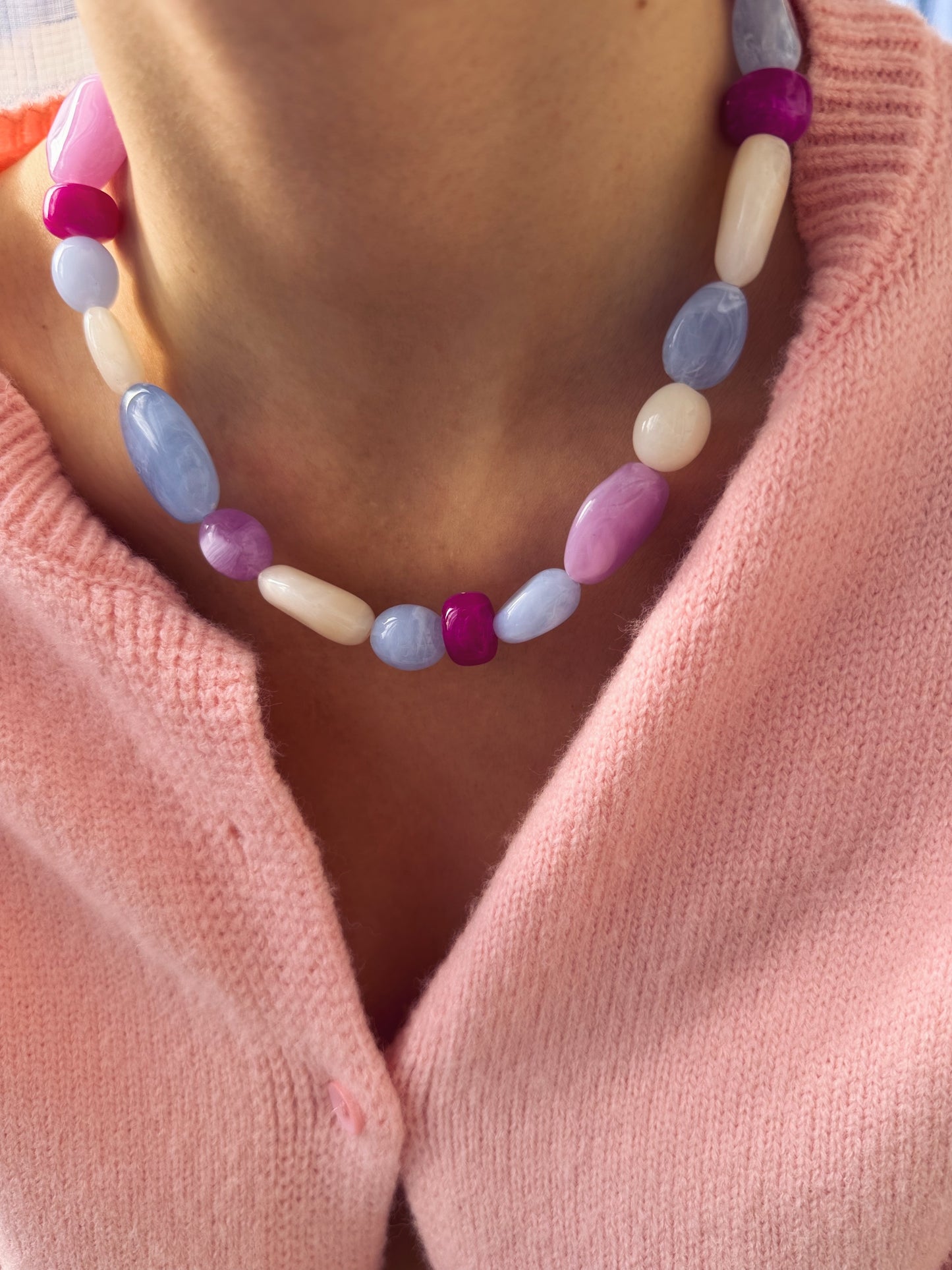 Collana in resina colorata