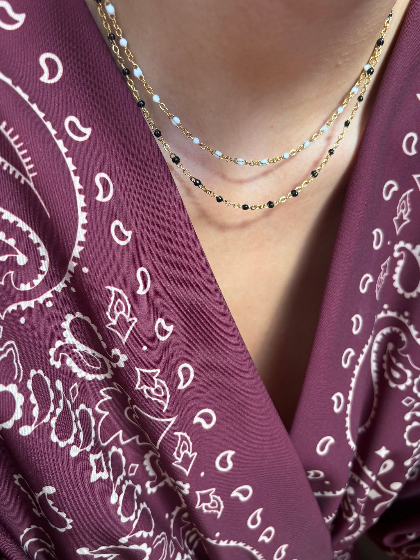 Collana in acciaio con dadini smaltati
