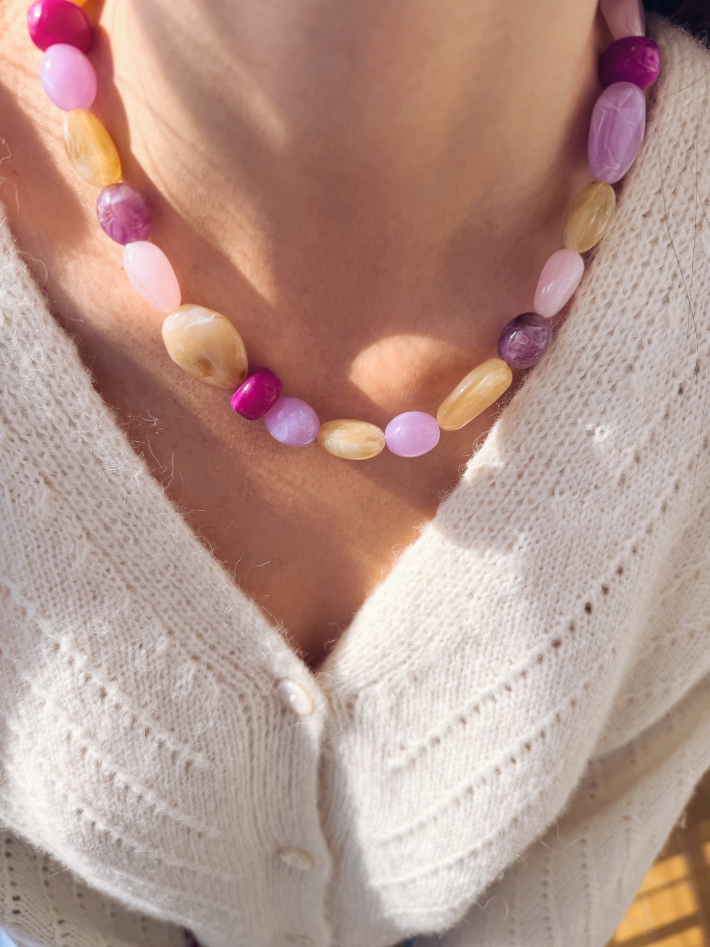 Collana in resina colorata