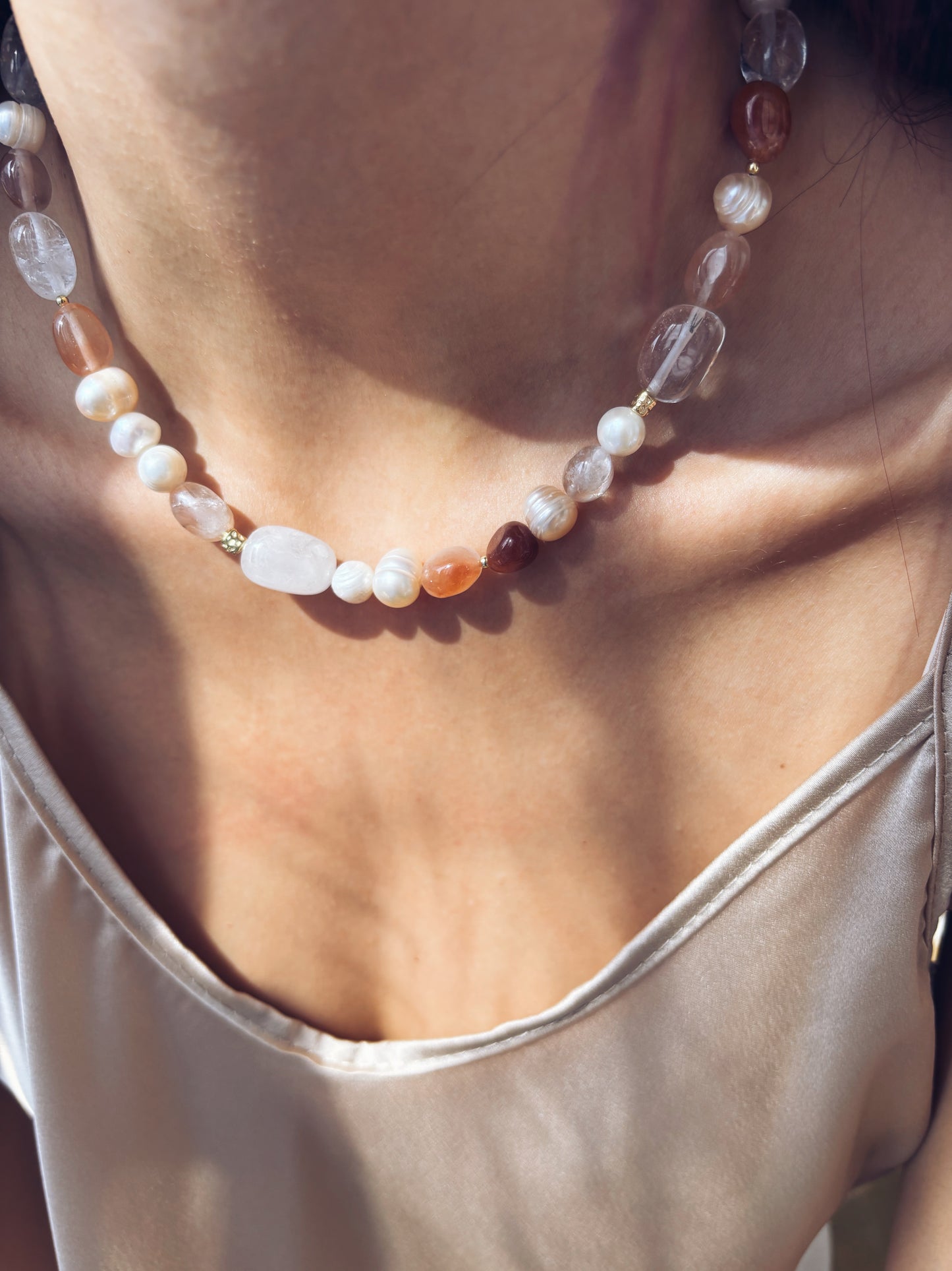 Giulia - Collana perle e sassolini di pietra di luna