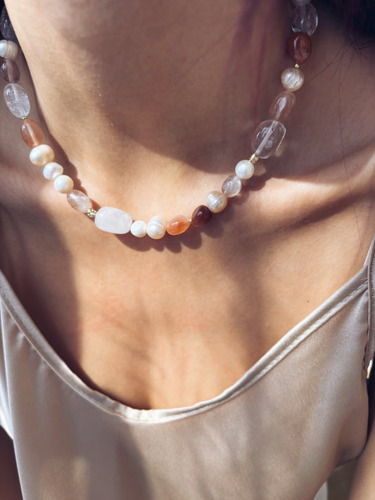 Giulia - Collana perle e sassolini di pietra di luna