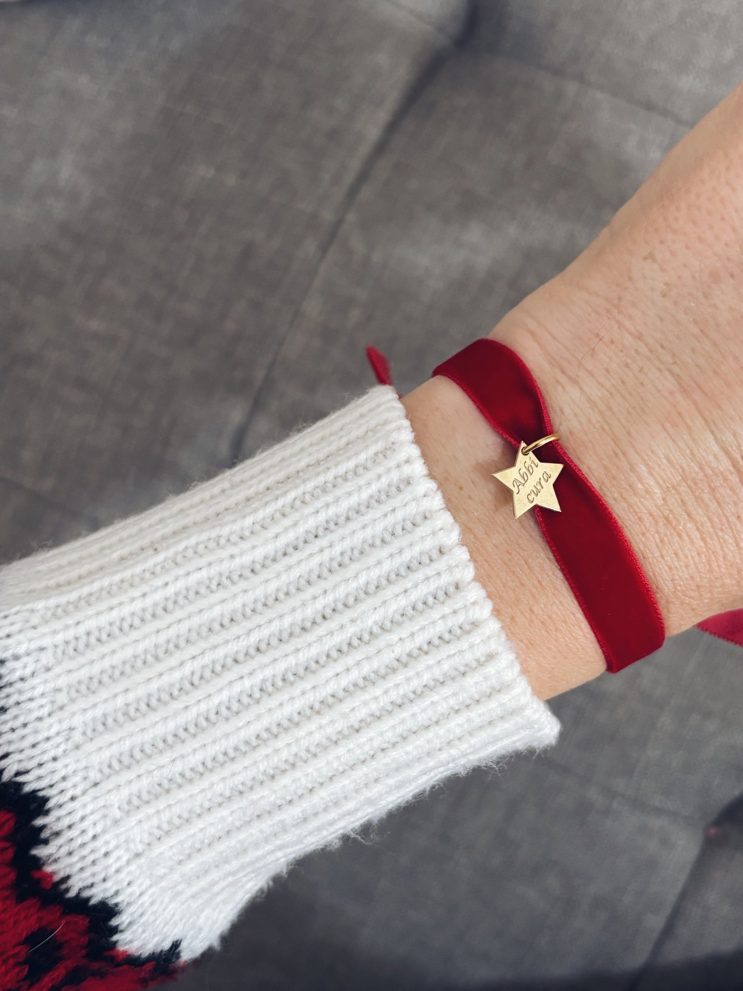Bracciale in velluto rosso con stella in argento 925 incisa