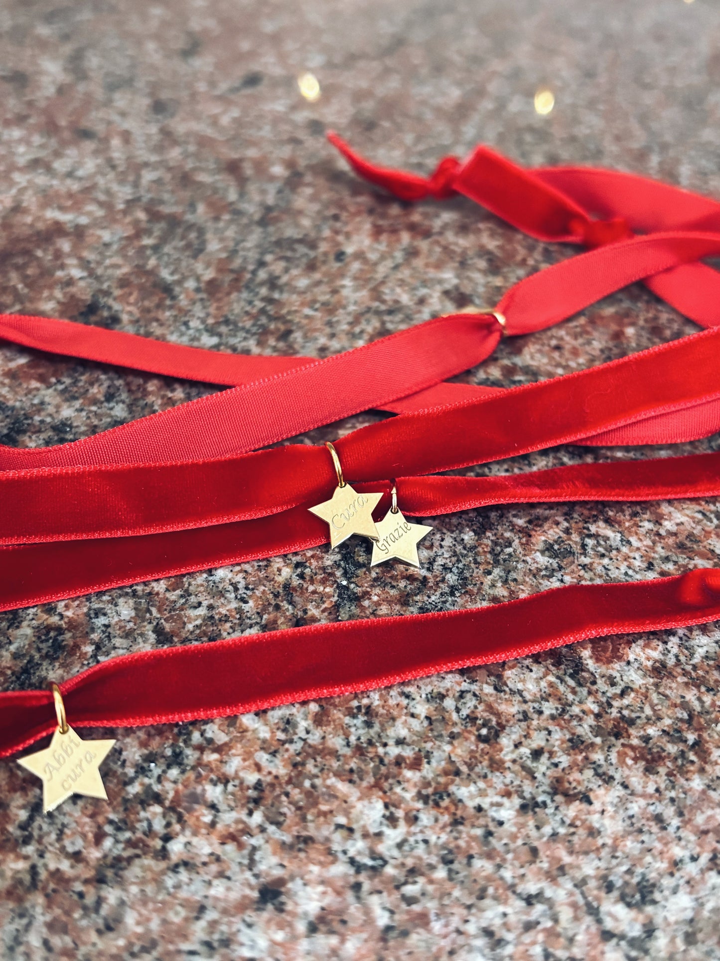 Bracciale in velluto rosso con stella in argento 925 incisa