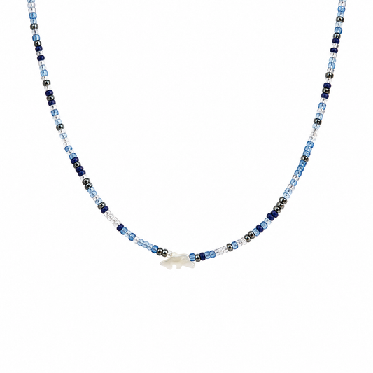 Collana con perline in vetro e delfino in madreperla