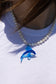 Collana con perle di fiume e delfino in vetro