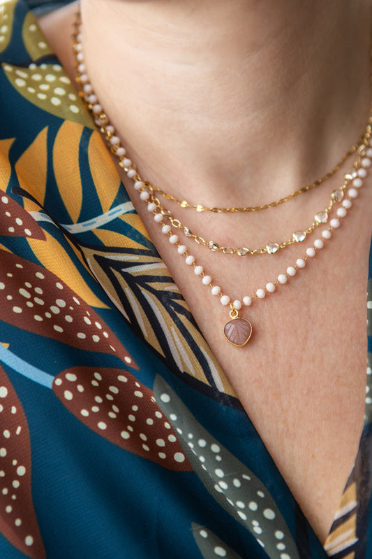 Collana rosario con fogliolina in pietra di luna