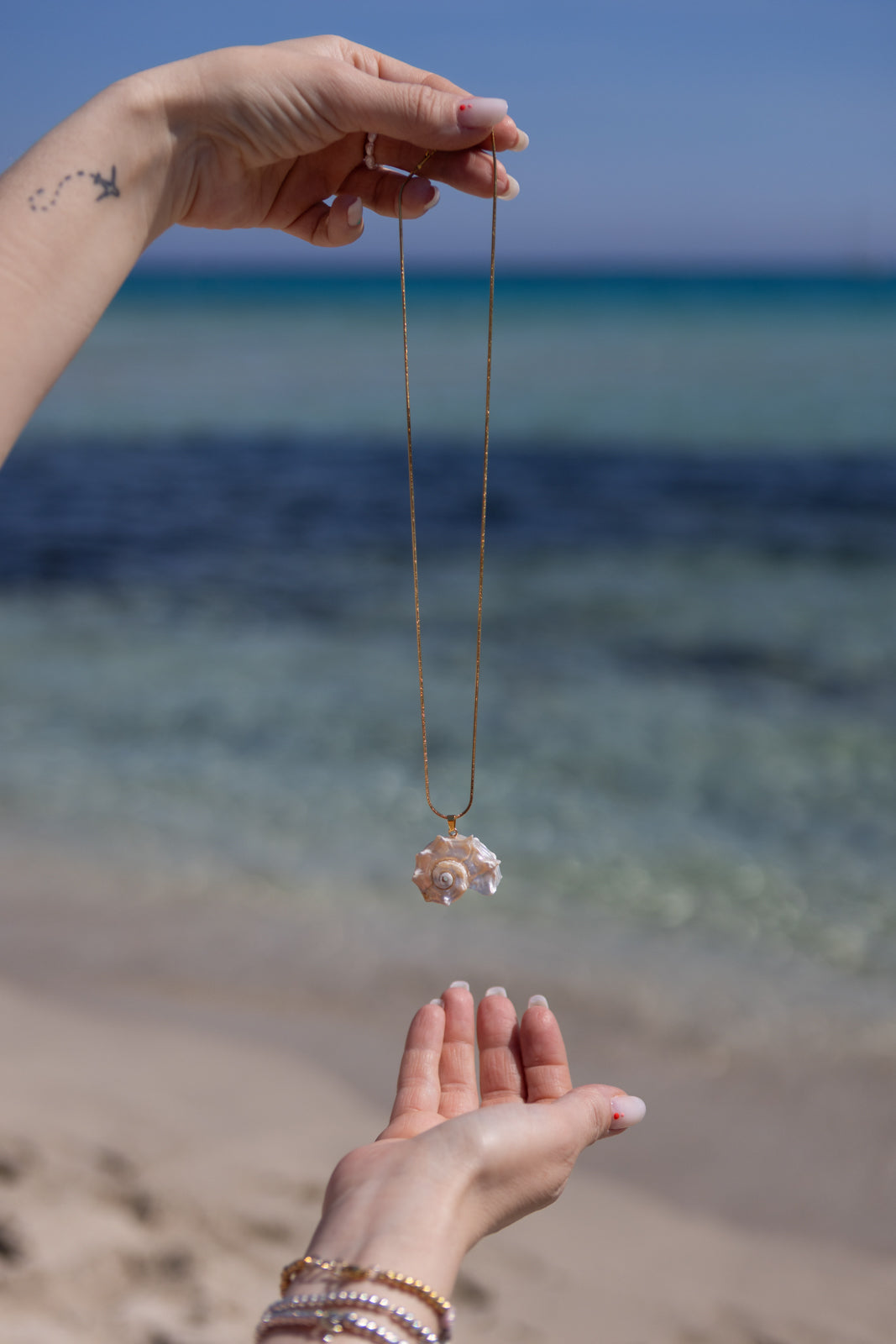 Collana in acciaio con maxi conchiglia