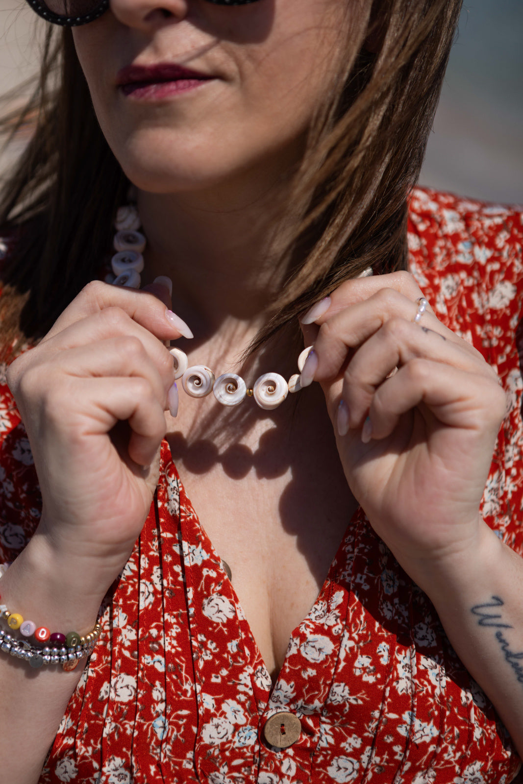 Collana con conchiglie naturali piatte
