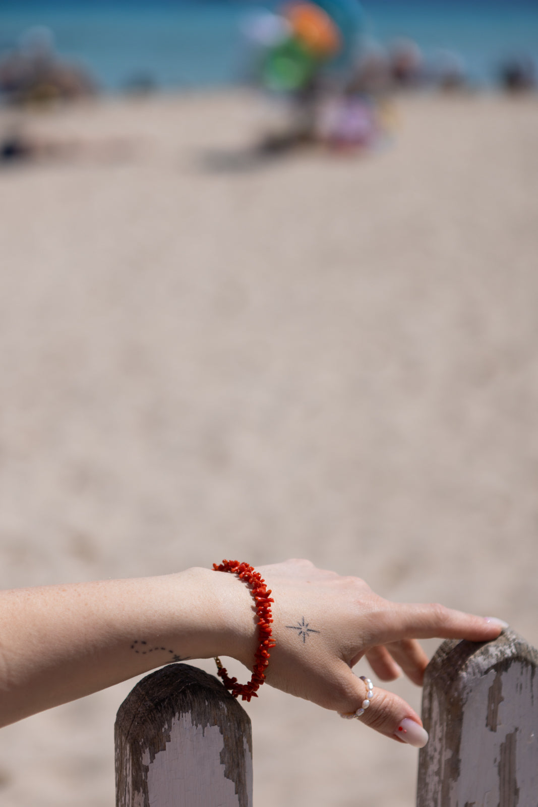 Bracciale con chips in corallo naturale