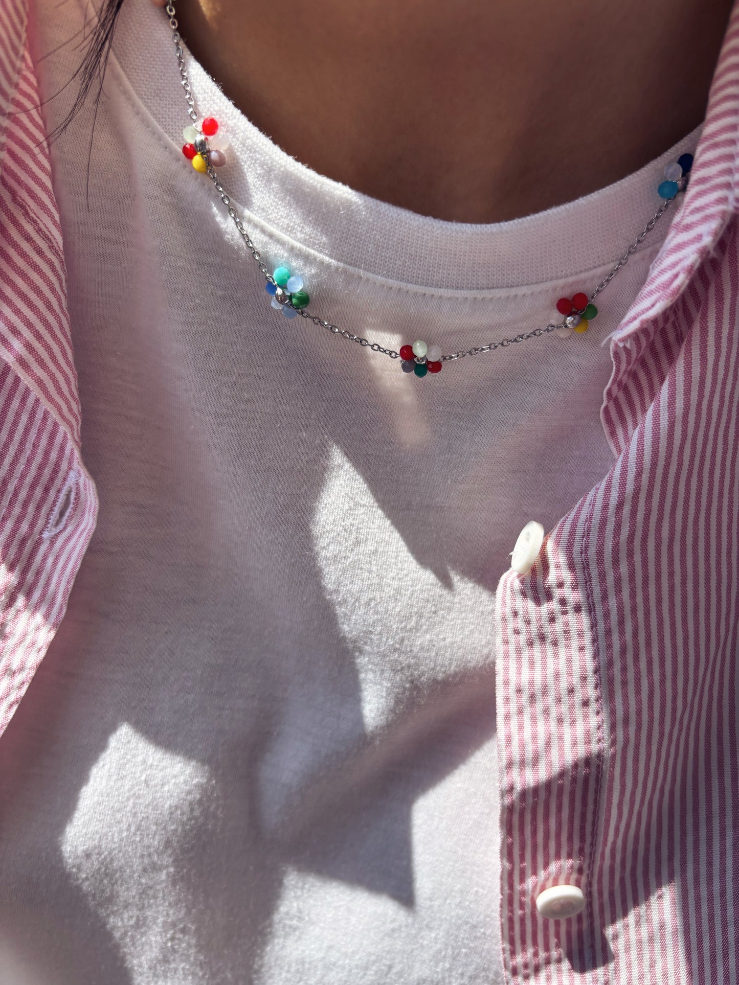 Collana in acciaio con margherite multicolor