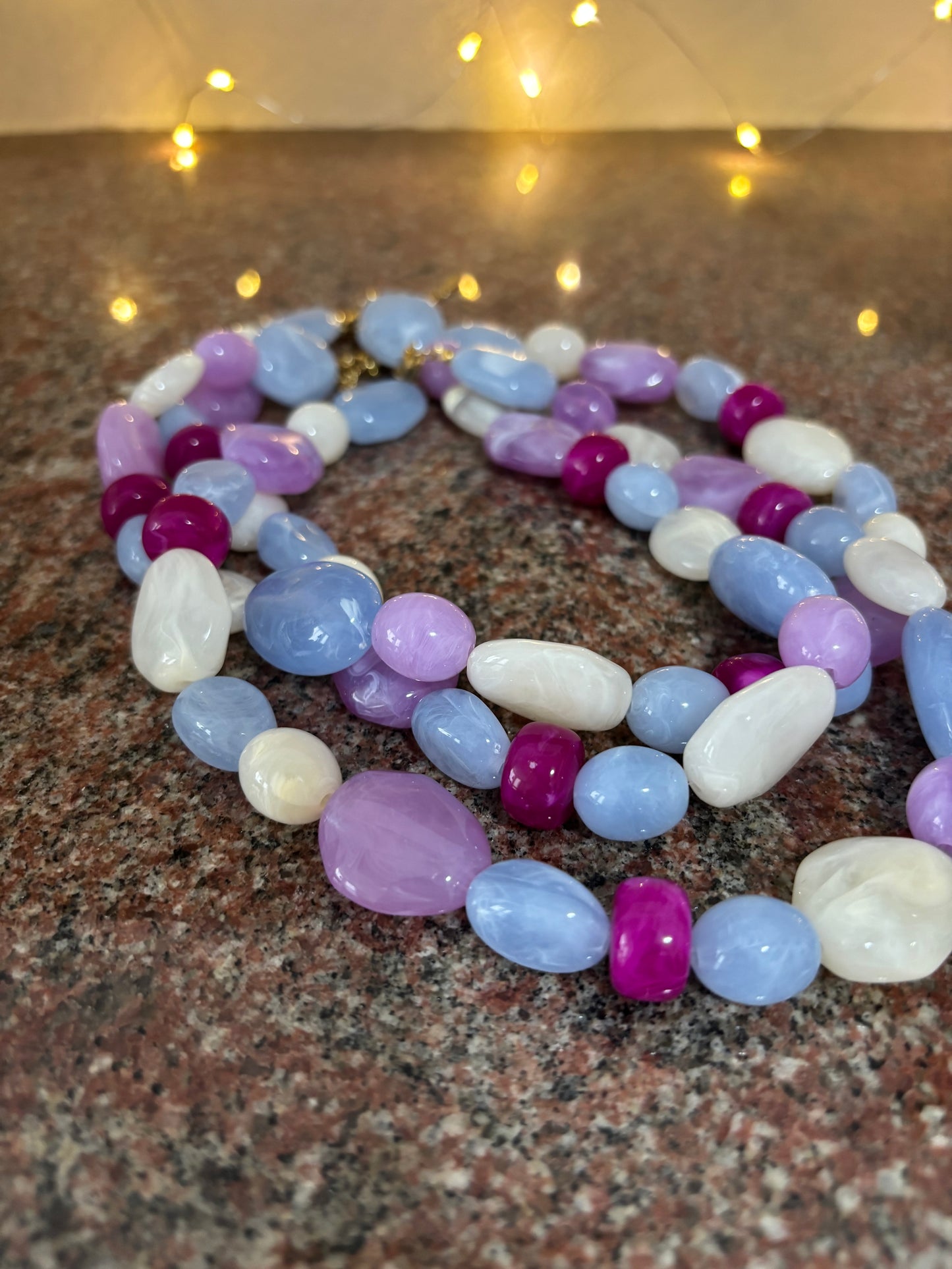 Collana in resina colorata