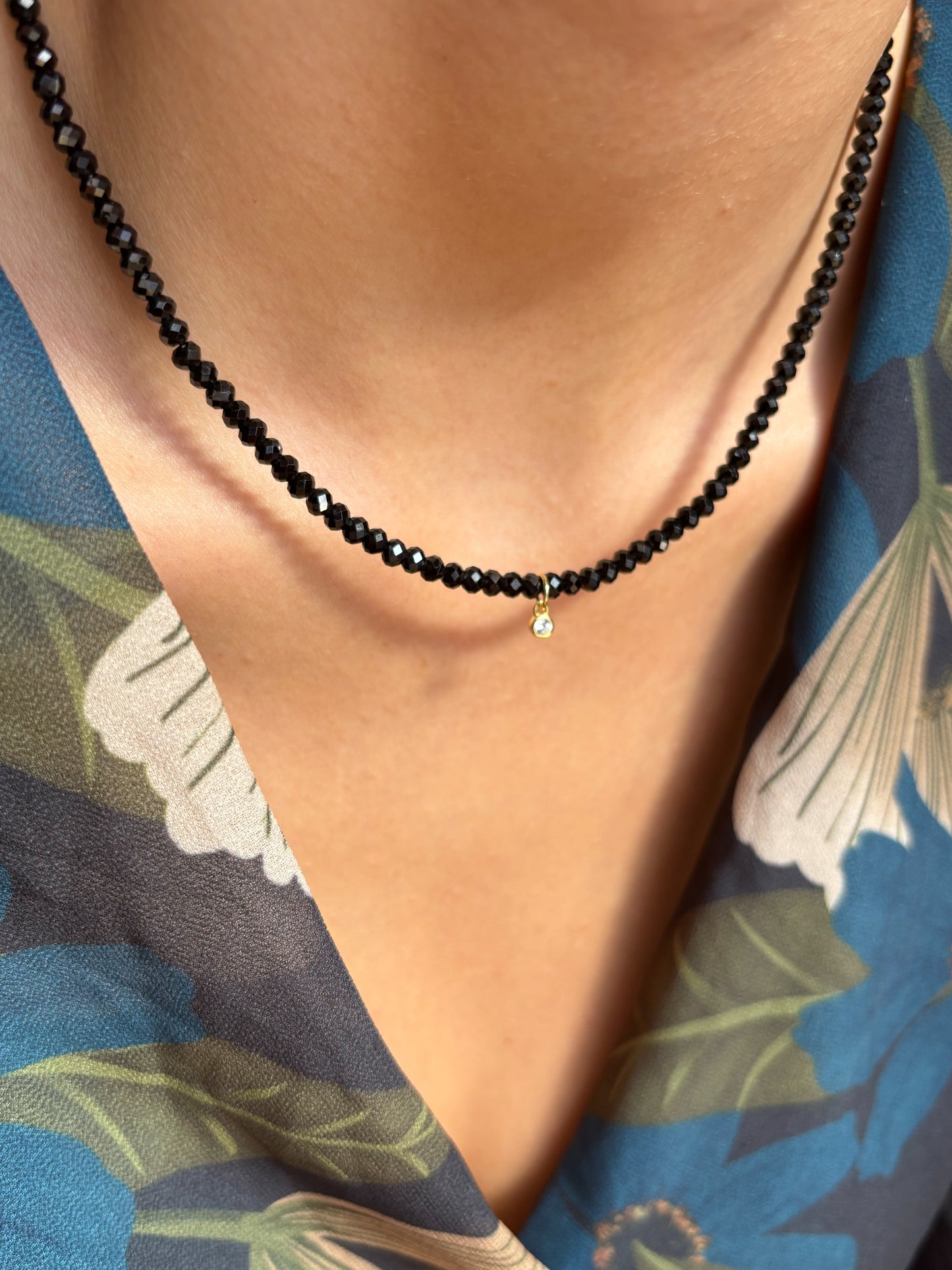 Collana con pietre dure sfaccettate e mini zircone