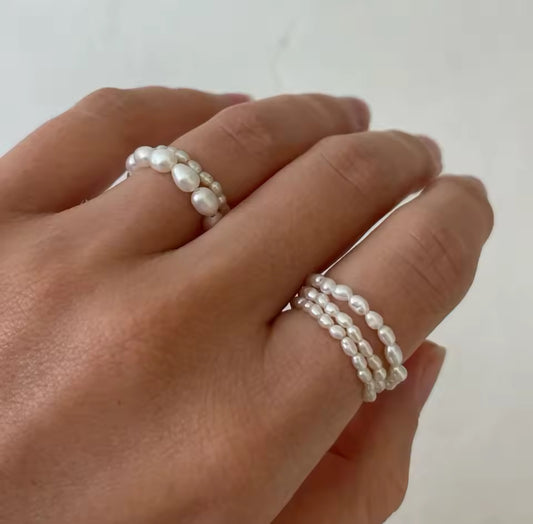 Anelli elastici con perle di fiume modello riso