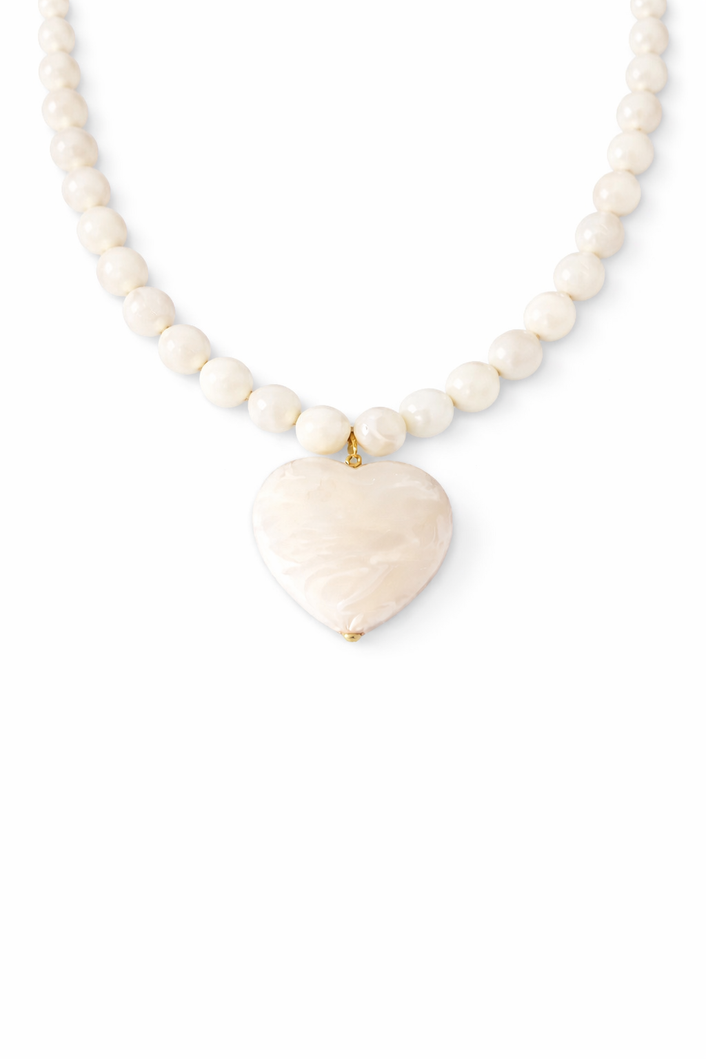 Collana con perline e cuore in resina