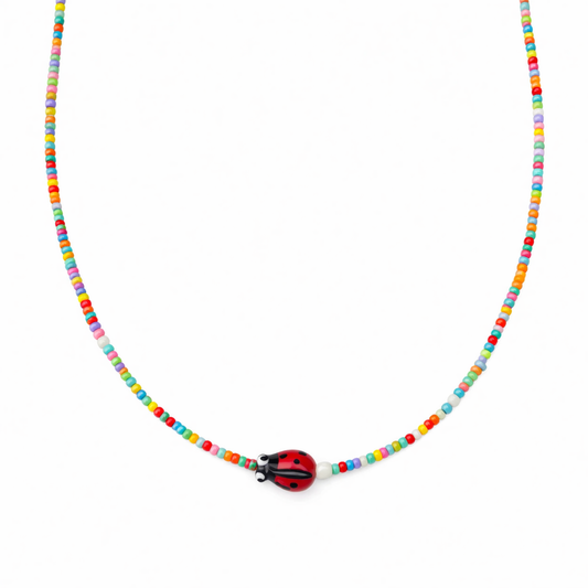 Collana con perline in vetro e coccinella centrale