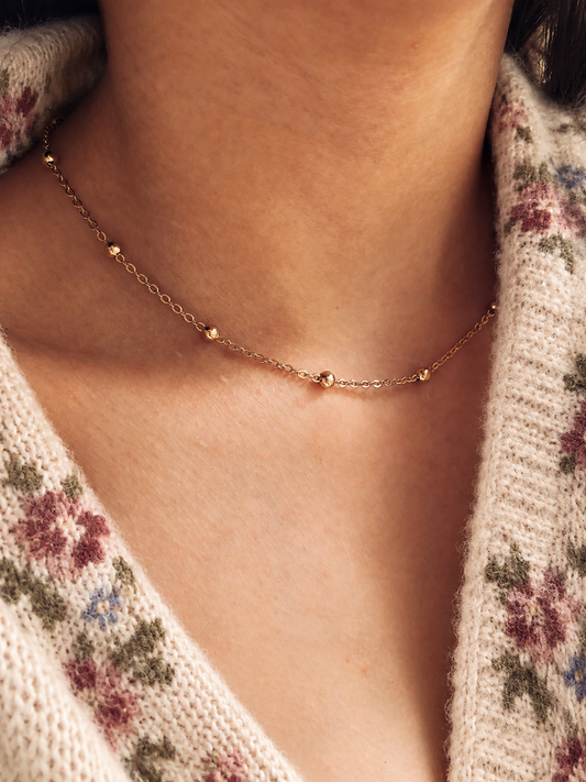 Collana con perline in acciaio