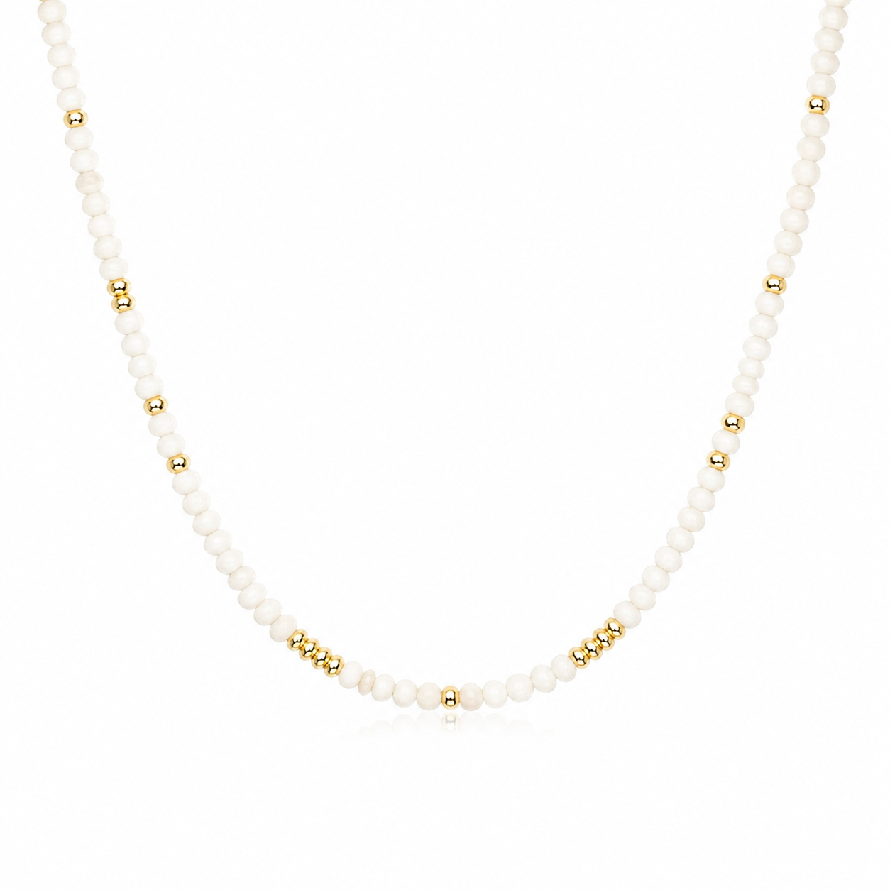 Collana in pasta di corallo bianco e perline oro