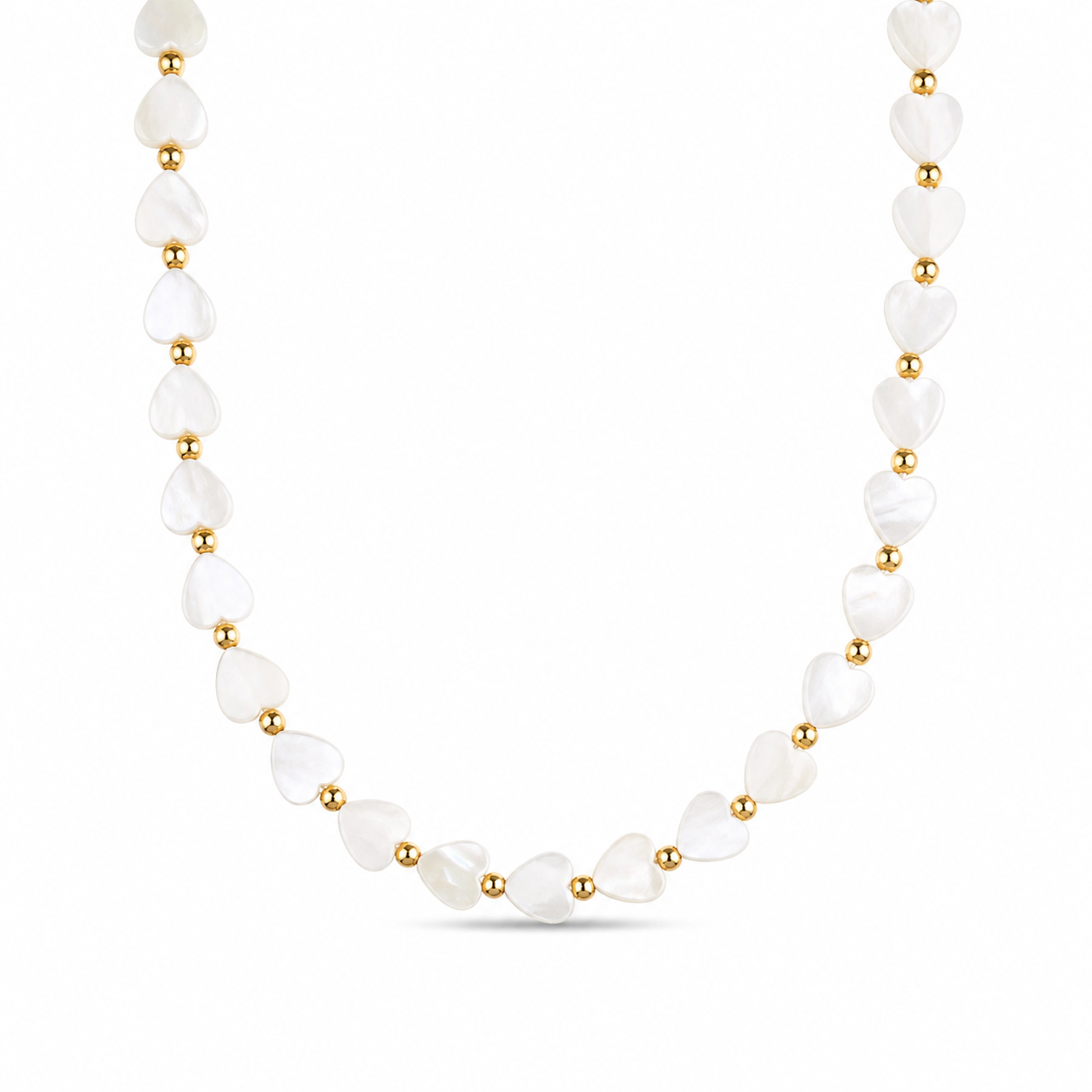 Collana con cuori in madreperla e perline dorate