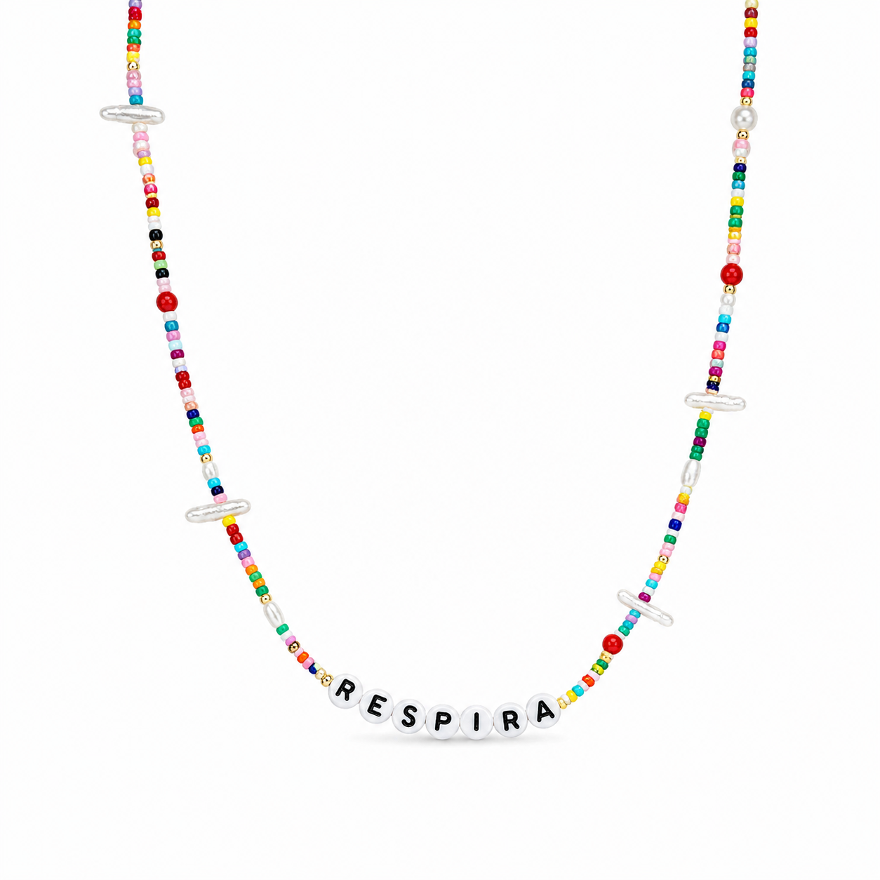 Collana con perline e letterine