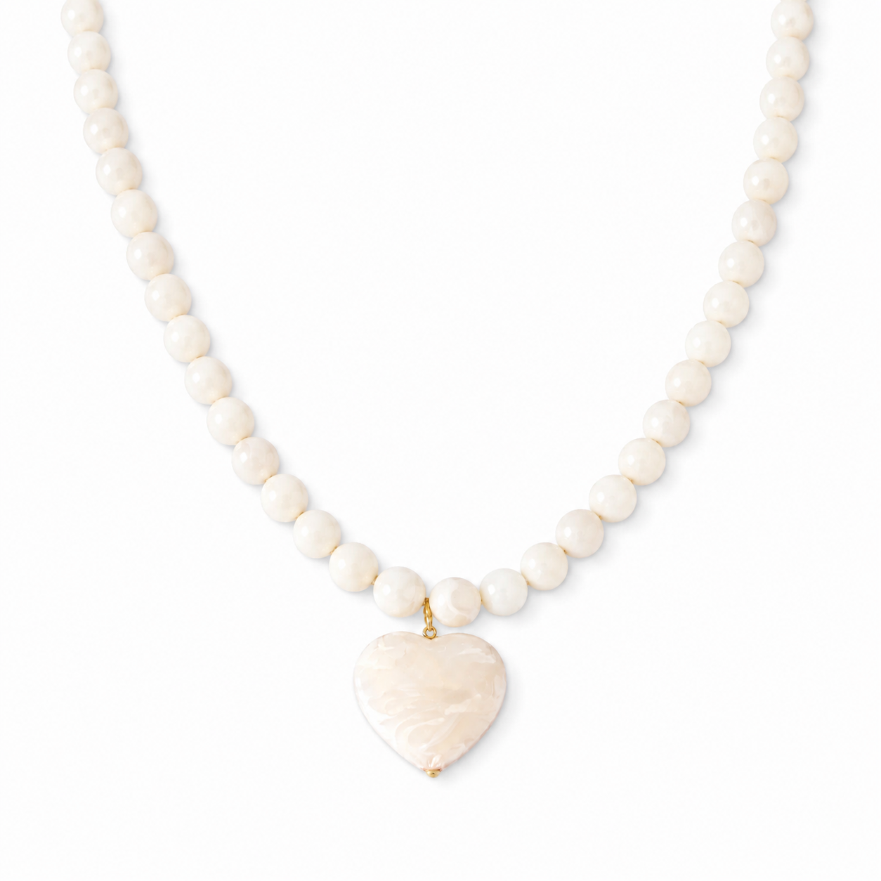 Collana con perline e cuore in resina