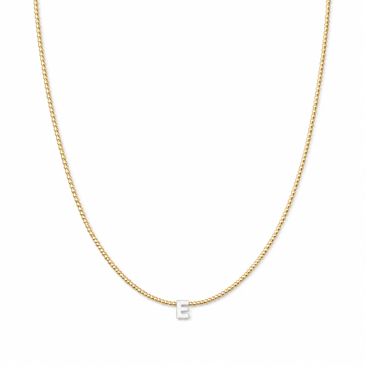 Collana con perline in vetro oro e lettera in madreperla
