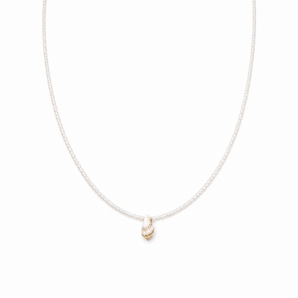 Collana con perline in vetro e conchiglia