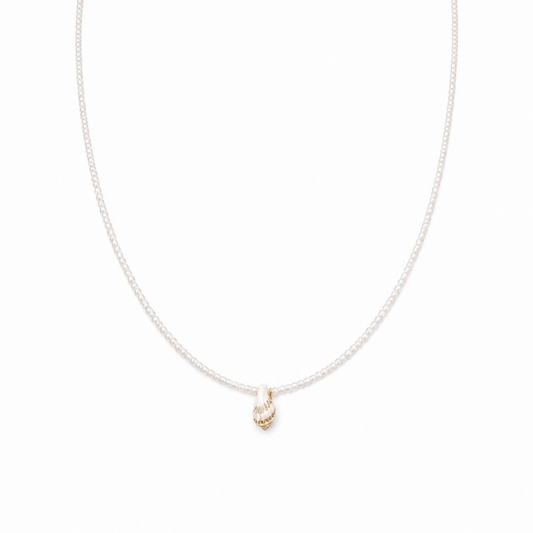 Collana con perline in vetro e conchiglia