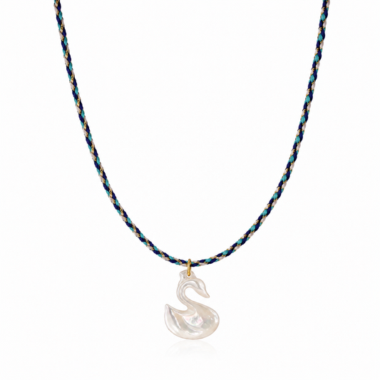 Collana con cordino in cotone e cigno in madreperla