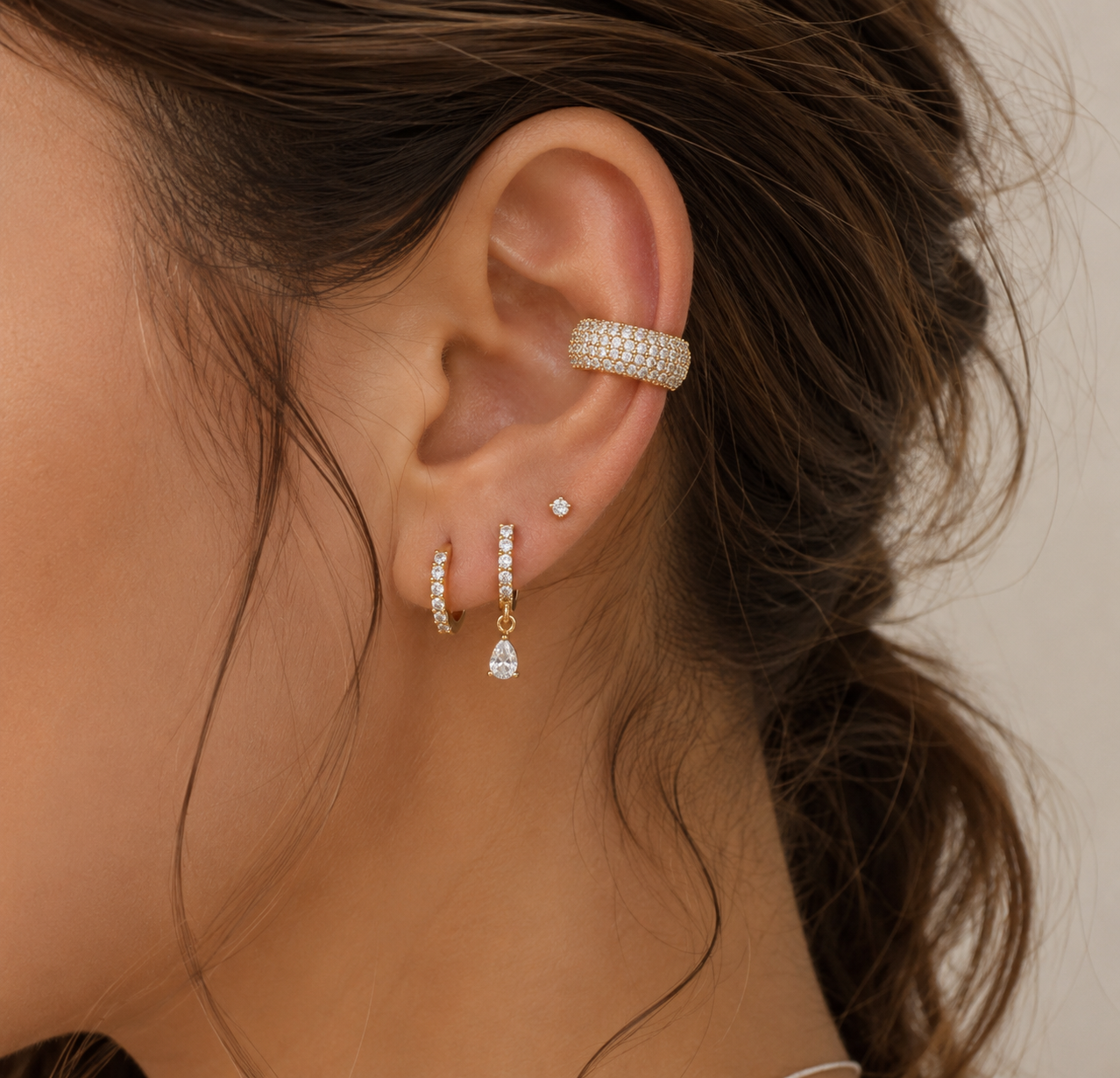 Earcuff in acciaio con zirconi