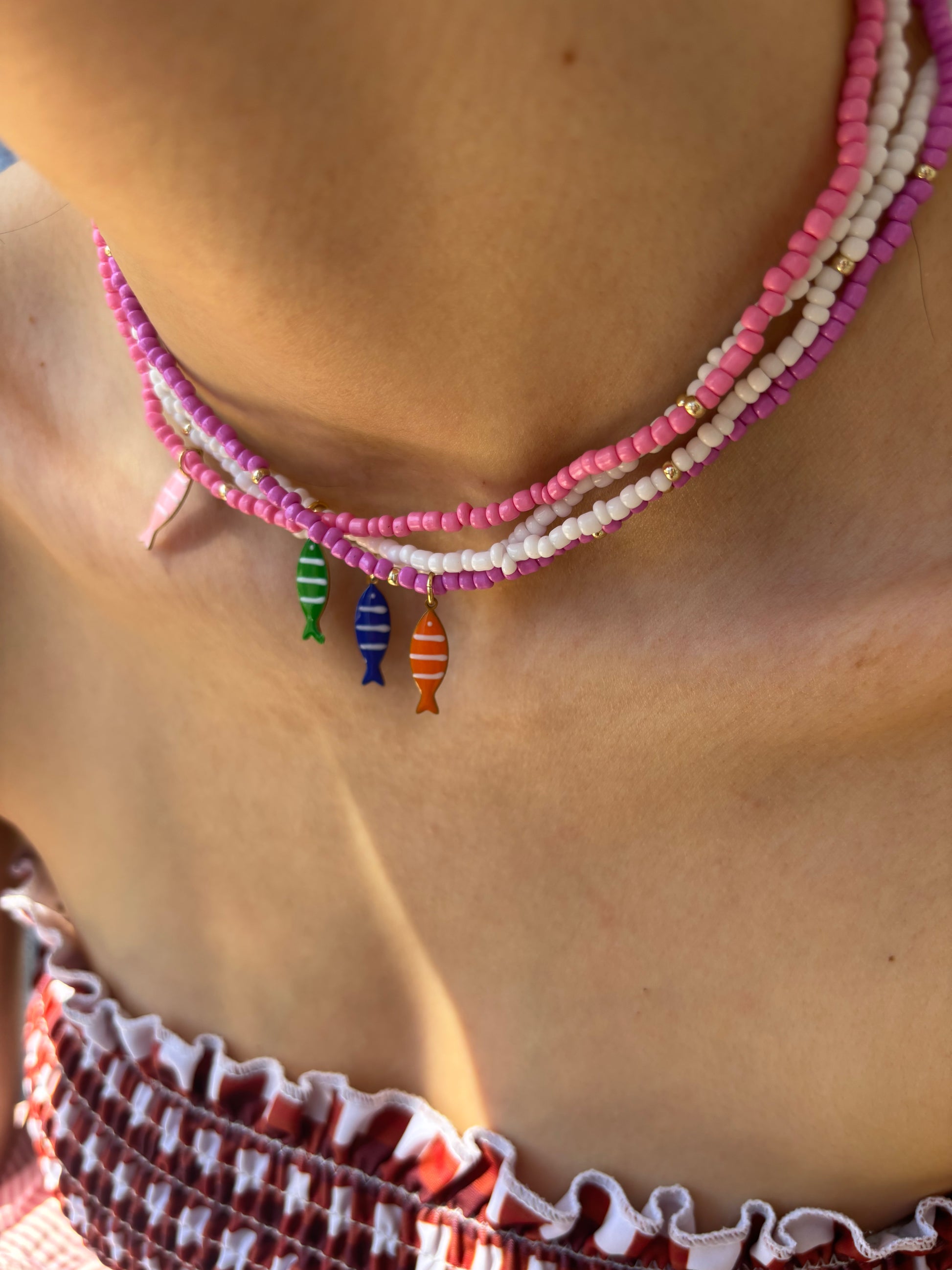 Collana con perline e pesce smaltato - Dettagli di Moda