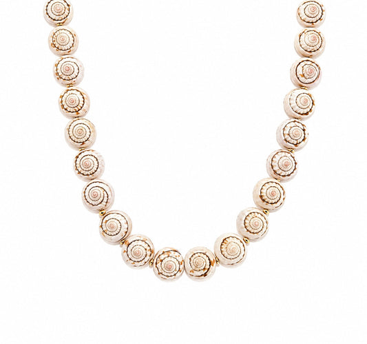 Collana con conchiglie naturali piatte